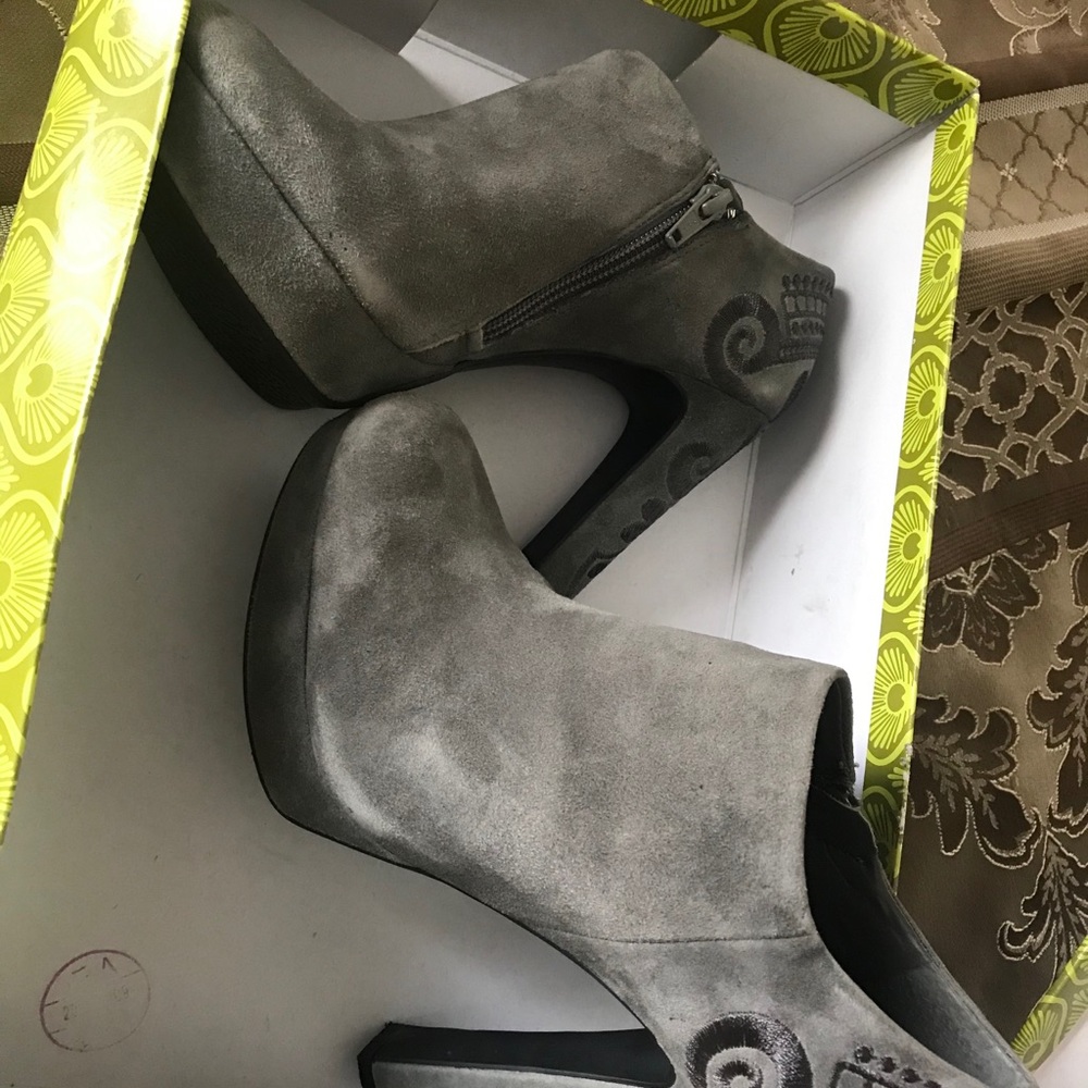 5in Gianni Bini heels